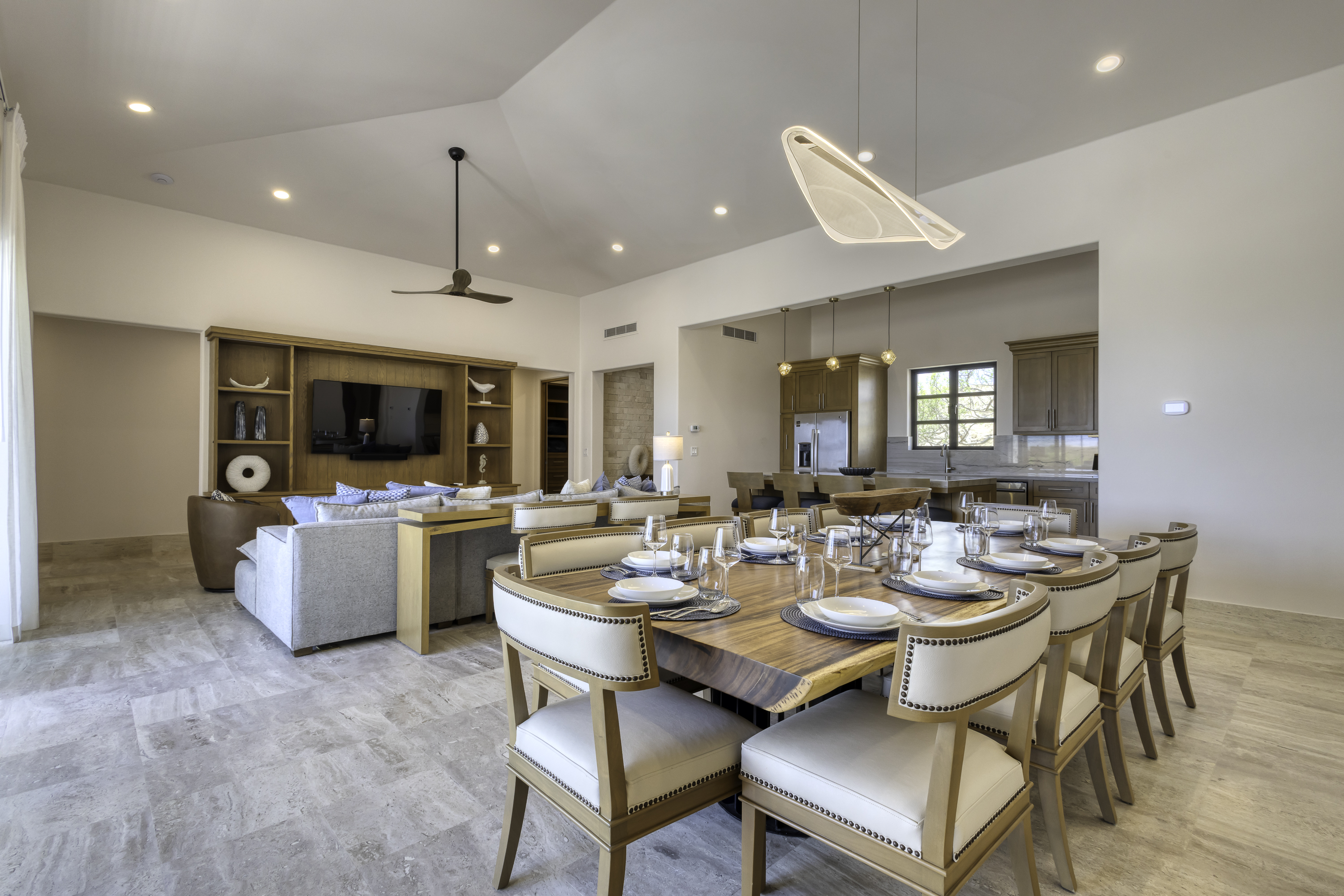Sapphire Sands living and dining room